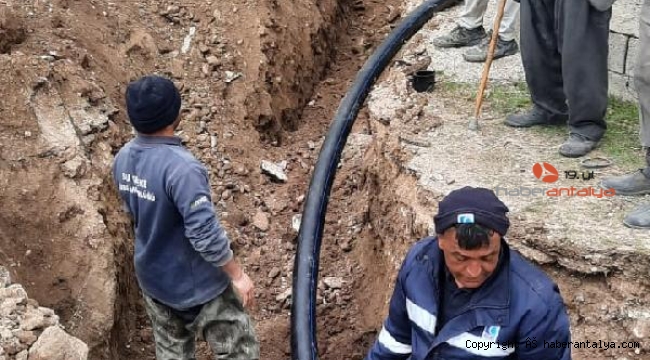 Korkuteli Yelten'de eski içme suyu boruları yenileniyor