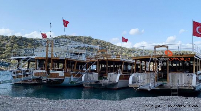 Kötü hava deniz trafiğini durdurdu
