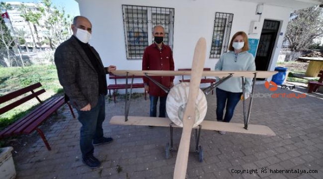 Kursiyerlerden ahşap 'Albatros' uçağı
