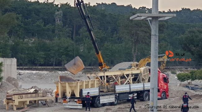 Makineleri TIR'a yüklerken öldü !