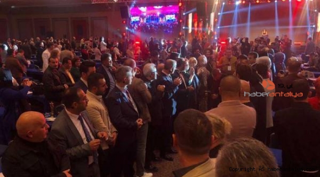 Maske yok, mesafe yok, 1500 kişi var !
