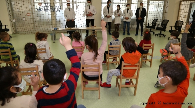 Minik öğrenciler ağız ve diş taramasından geçti