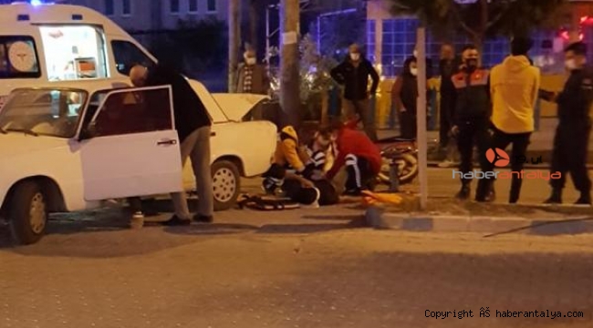 Motosiklet otomobile çarptı: 2 yaralı