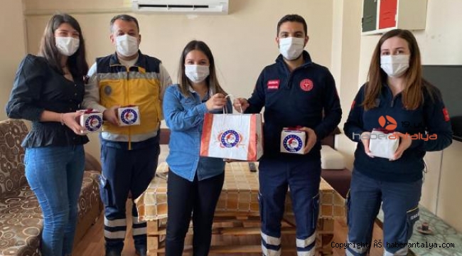 Nöbetçi sağlık personeli de unutulmadı