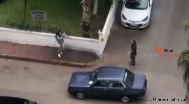 Öfkeli kadın sinirlerine hakim olmadı, olan arabaya oldu