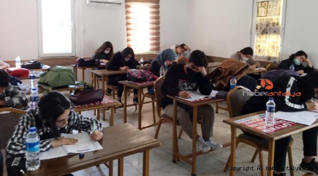Öğrencilere deneme sınavı