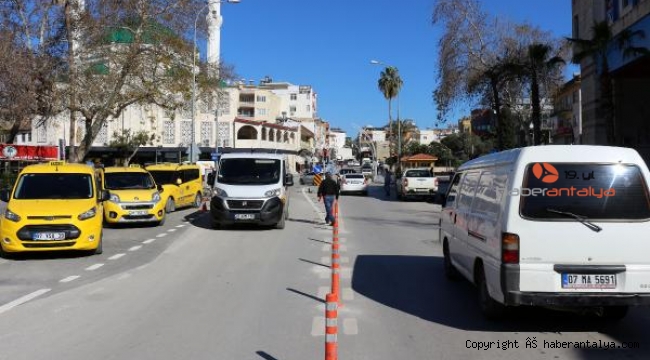 Serik'te Prof. Dr. Yaşar Uçar Caddesi çift yönlü ulaşıma açıldı
