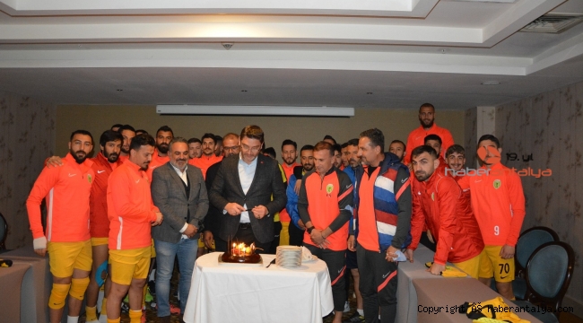 Sporculardan Başkan İşlek'e Doğum Günü Sürprizi