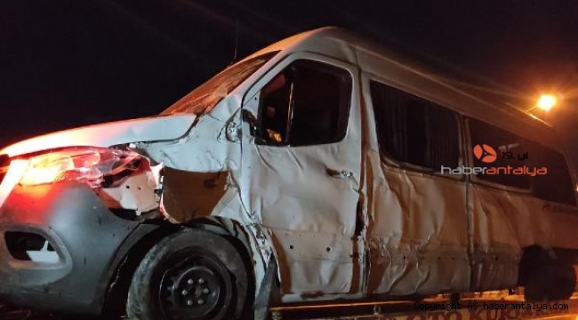 Sporcuları taşıyan minibüs kaza yaptı: 1'i ağır, 7 yaralı !