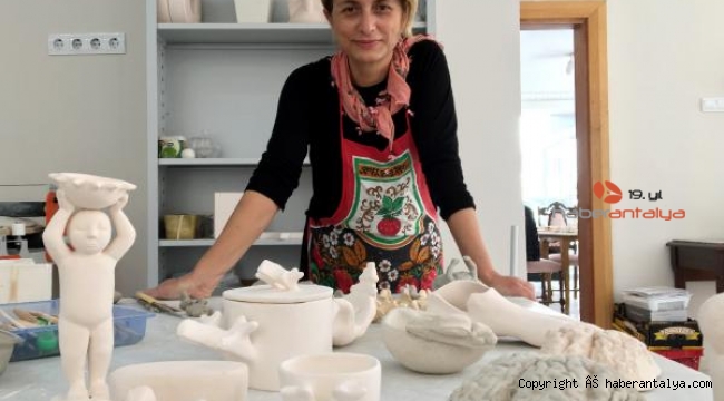 Tedavi ettiği omurları 'sanat'a taşıdı