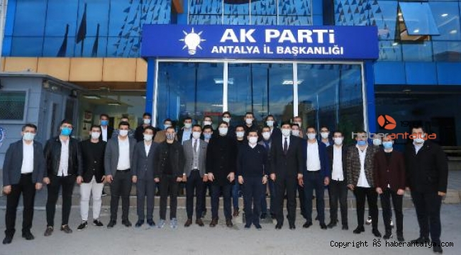 Tütüncü'den gençlere övgü dolu sözler