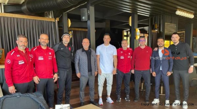 Ümit Milli Futbol Takımı teknik ekibinden Alanyaspor'a ziyaret