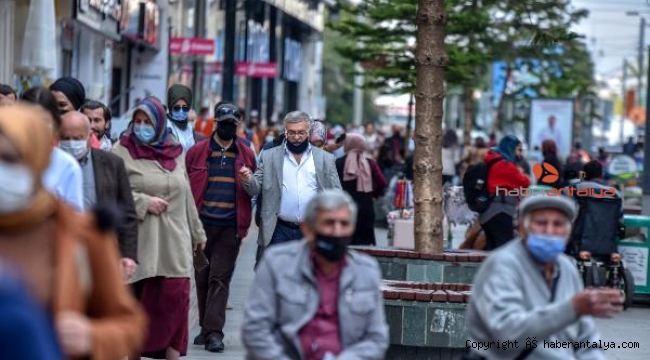 Vaka sayısı artan Antalya'da korkutan kalabalık