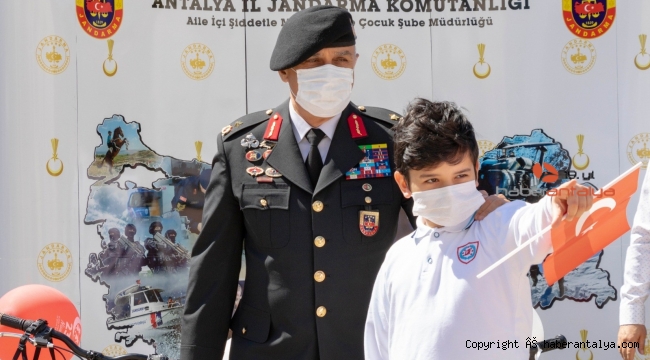 '23 Nisan'da Çocuk Gözüyle Jandarma' resim yarışması
