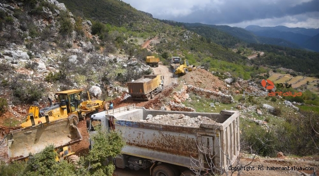Alanya Belediyesi, mahalle yolunu hizmete sokmak için çalışıyor