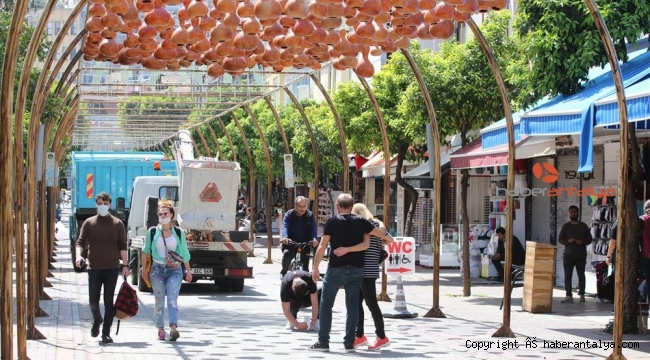 Alanya'nın Kabak Sokağı engellerle hayat buldu