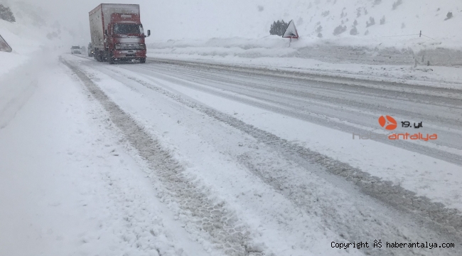 Antalya-Konya karayolunda kar sebebiyle felç olan trafik normale döndü