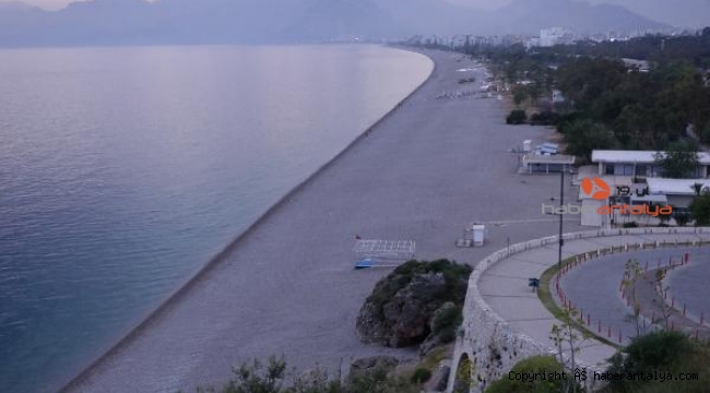 Antalya'da kısıtlama öncesinde yoğunluk, sonrasında sessizlik