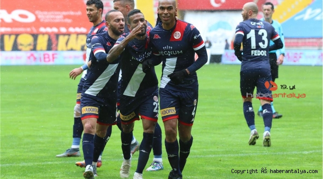 Antalyaspor'da Naldo 1 attı, 3 getirdi