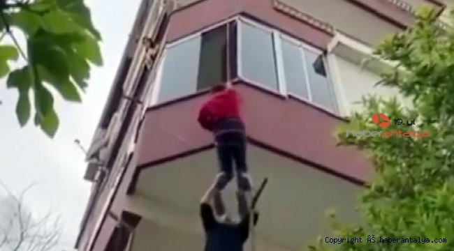 Beline bağladıkları halatla eve insan soktular