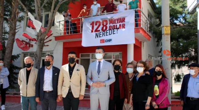 CHP'li başkanla polis arasında pankart tartışması