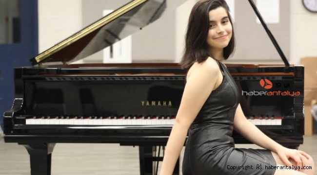 Dahi piyanist Elif Işıl parlamaya devam ediyor 