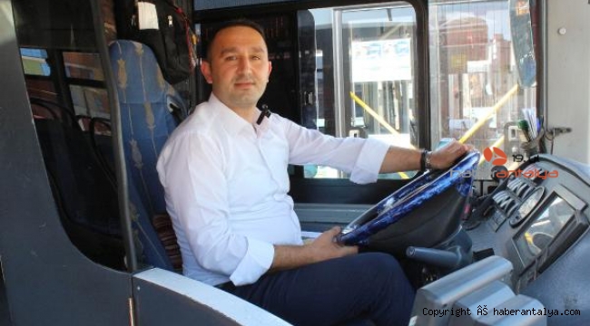 Darbedilen kadını kurtaran otobüs şoförüne bıçak çekip, tehdit ettiler !