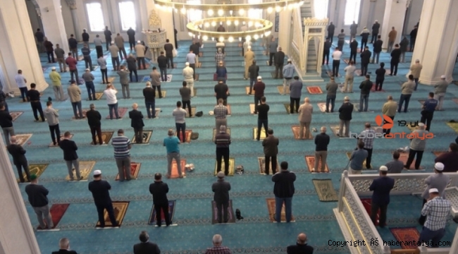 Diyanet İşleri'nden flaş teravih kararı!