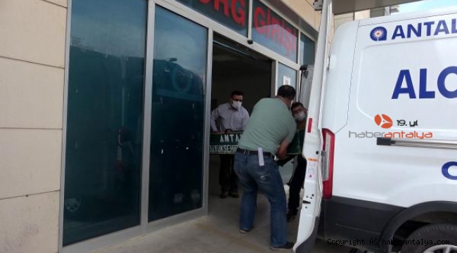 Eşini cenazesini teslim aldı