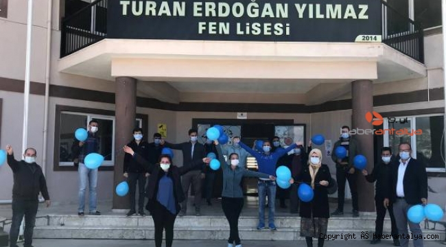 Farkındalık için mavi balon uçurdular