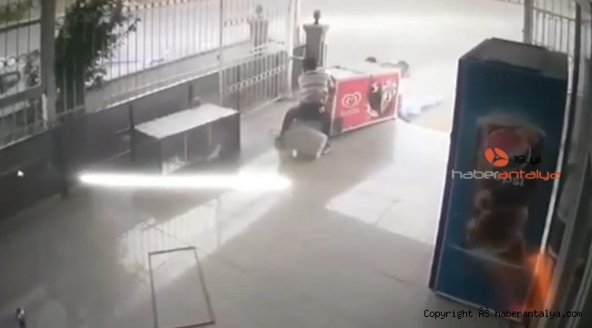 Fırtına dondurma dolabını uçuruyordu