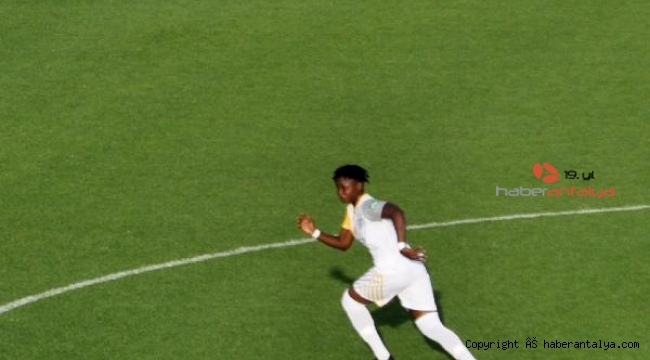 Gol kraliçeliğinde Zelal ve Bassira Tourre 5 golle ilk sırada