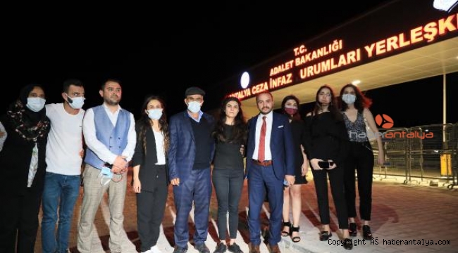 İşkenceci kocasını öldüren Melek İpek'e tahliye;' Kızlarıma sarılıp uyuyacağım'