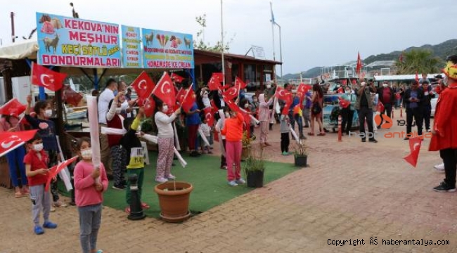 Kaş ve Demre'de 23 Nisan coşkusu