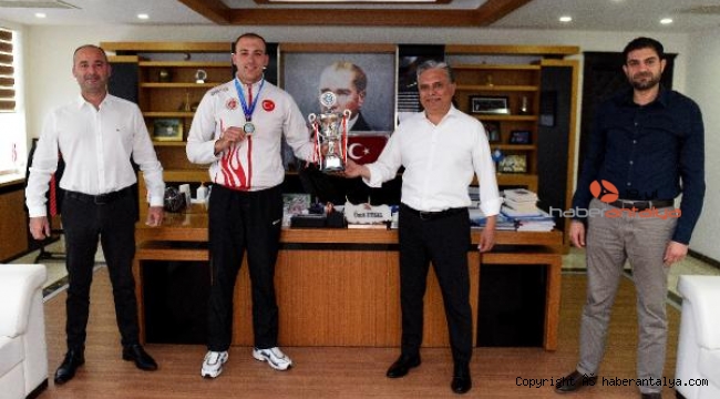 Kızıl Fırtına'dan 'zafer' pozu