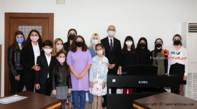 Konservatuvar öğrencileri ödüle doymuyor
