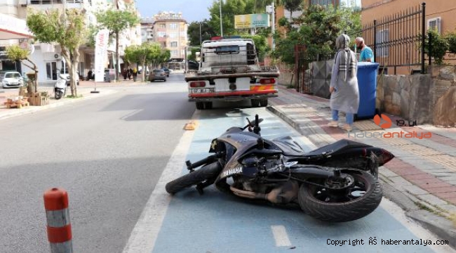 Köpeğe çarpan motosikletli, ağır yaralandı