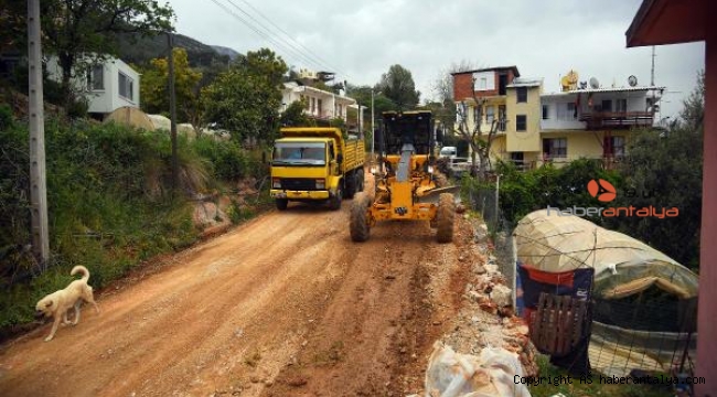 Mahmutlar'da asfalt çalışmaları sürüyor