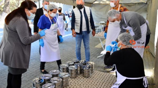 Manavgat Belediyesi'nden Ramazanda günde 1500 haneye sıcak yemek