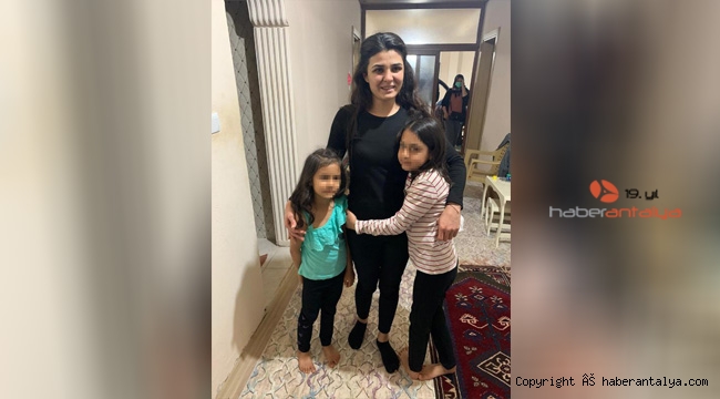 Melek İpek, kızlarıyla tatile çıktı