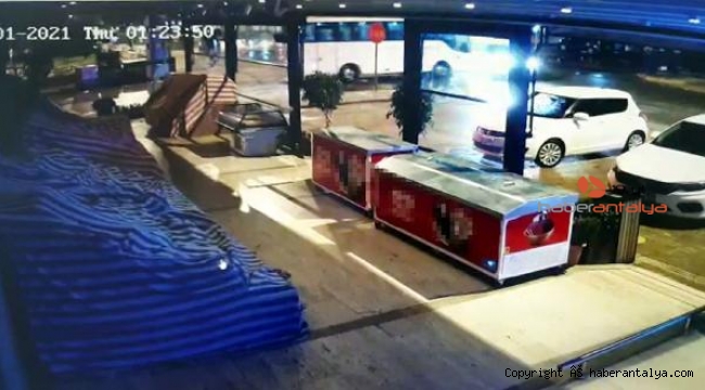 Midibüsün polis aracına çarptı !