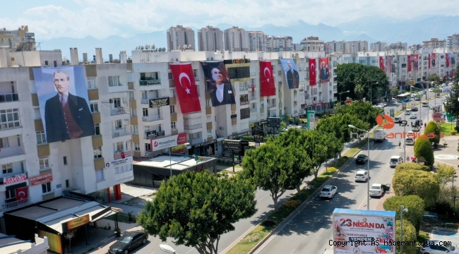 Muratpaşa bayraklarla donatıldı