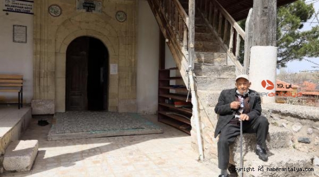 Namaz kılarken üzerimize göçecek diye korkuyoruz
