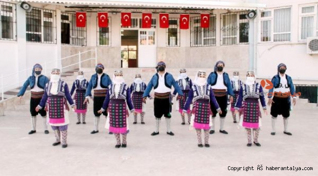 Öğretmenlerden öğrencilere online 23 Nisan hediyesi