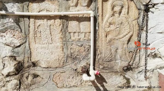 Roma duvarına plastik çeşmeyle gündeme gelen mahallede 25 eser tespit edildi