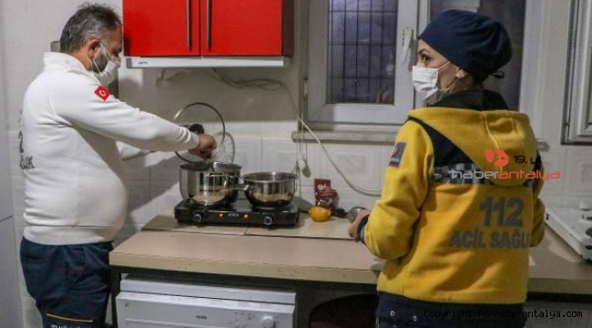 Sağlık çalışanları ilk sahuru görev başında yaptı