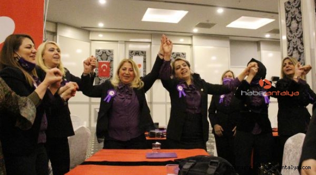 TDP'nin programında maskesiz, mesafesiz halay