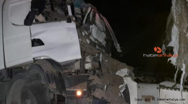 TIR ile beton mikserinin feci kazası: 2 ölü