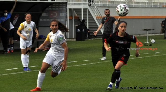 Turkcell Kadın Futbol Ligi'nde ilk yarı finalist belli oldu