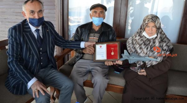 Zeytin bahçelerini ve içinde bulunan evlerini TSK'ya verdiler